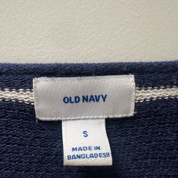 Old navy sweater - Picture 2 of 3